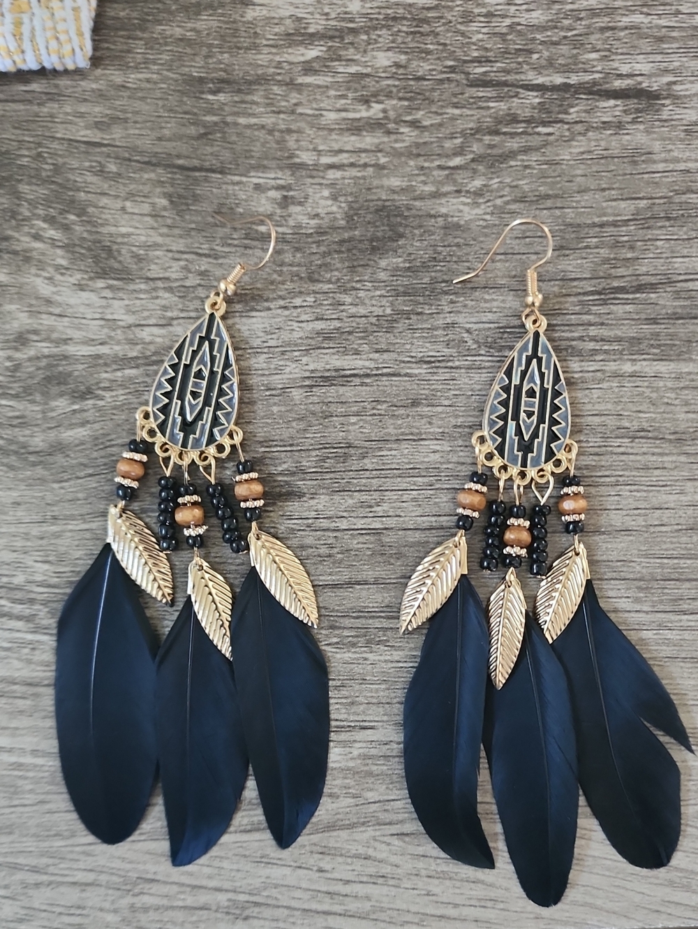 2pcs Vintage Exaggerated Feather Tassel Earrings With Beads, Multicolor, On Gold